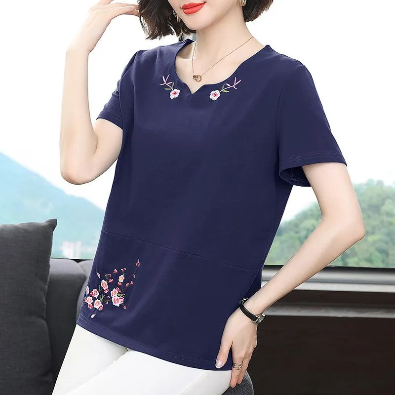 Plus Loose Fit Pure Cotton V-Neck Embroidery Short Sleeve Tee