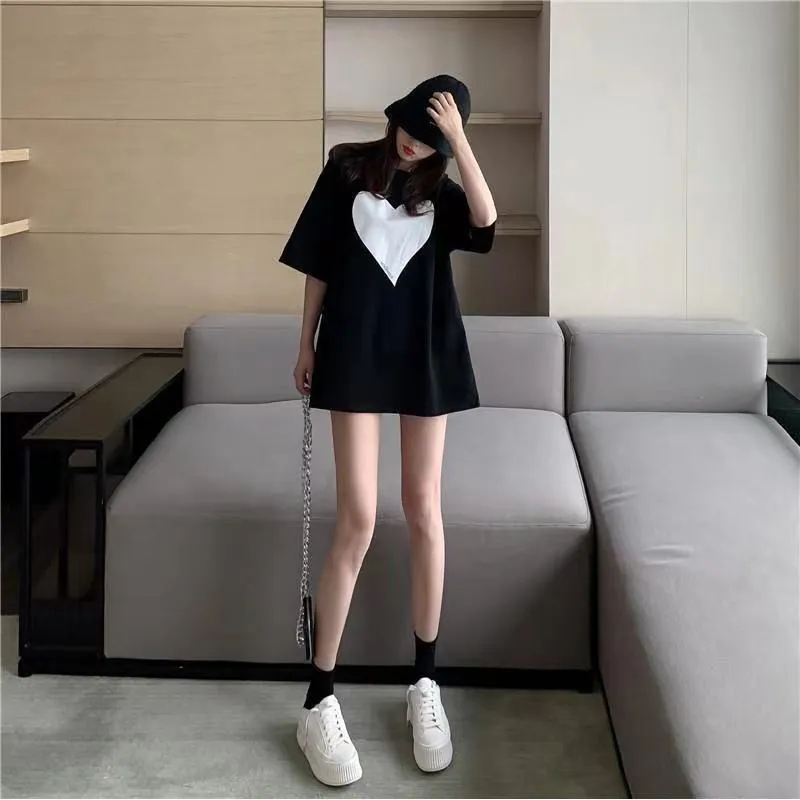 Simplicity Heart-Shaped Loose Fit Midi Short Sleeve Tee