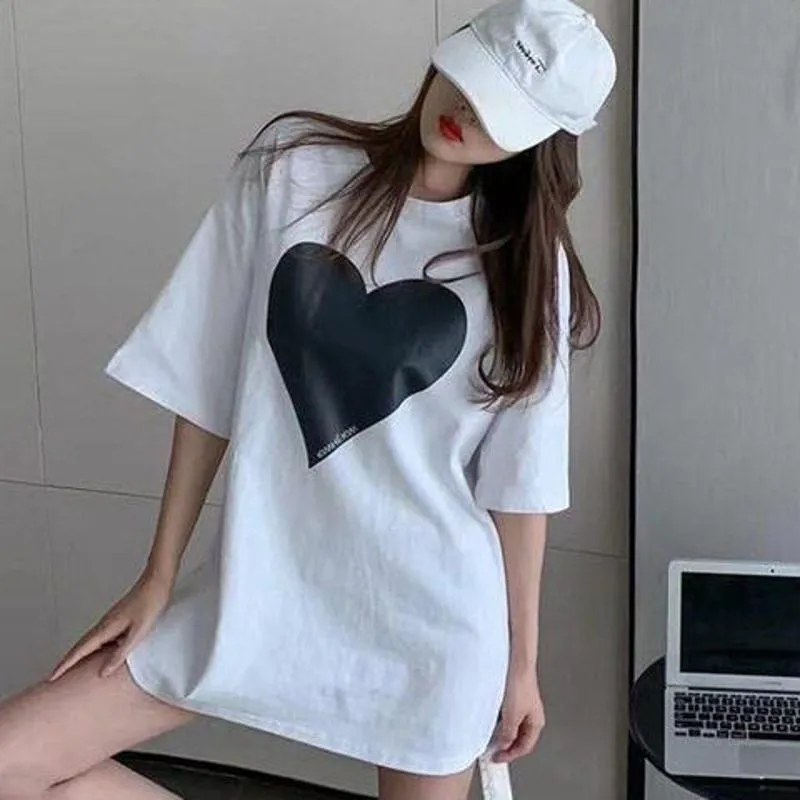 Simplicity Heart-Shaped Loose Fit Midi Short Sleeve Tee