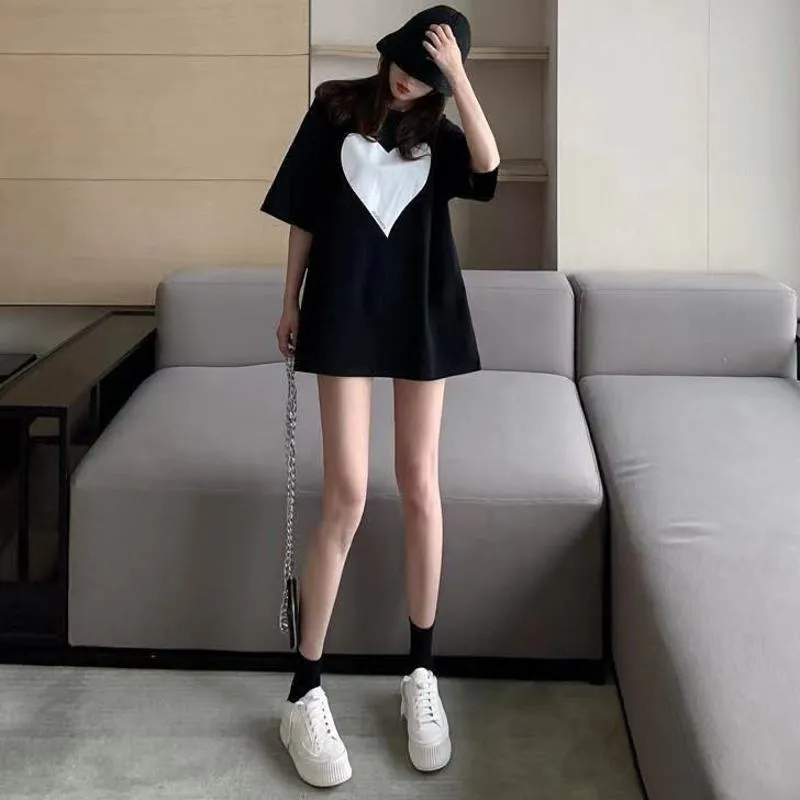 Simplicity Heart-Shaped Loose Fit Midi Short Sleeve Tee