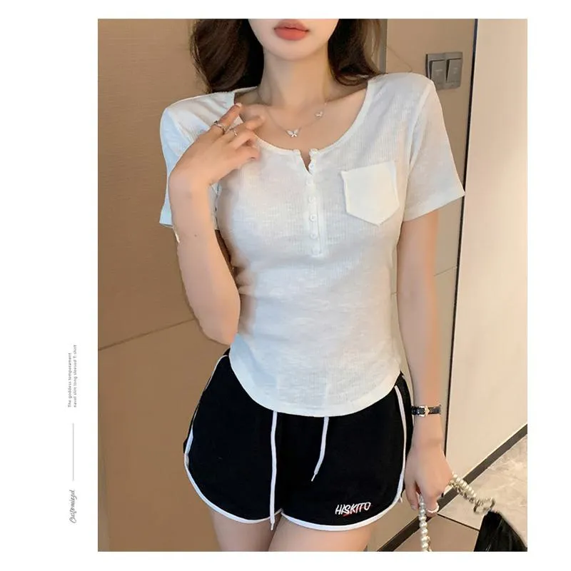 Solid Cropped Patched Pocket V-Neck Short Sleeve Tee