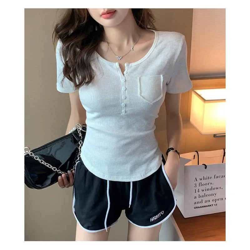 Solid Cropped Patched Pocket V-Neck Short Sleeve Tee