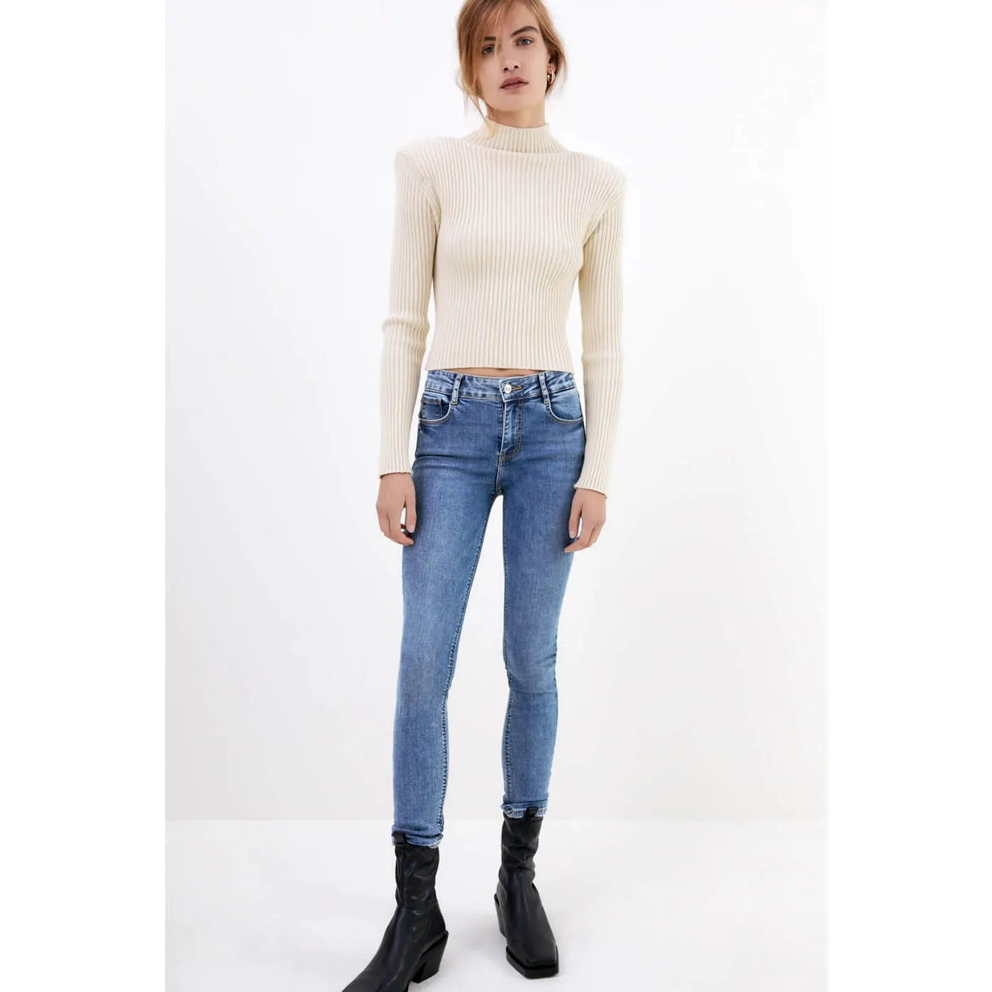 Zara Mid-Rise Blue Jeans